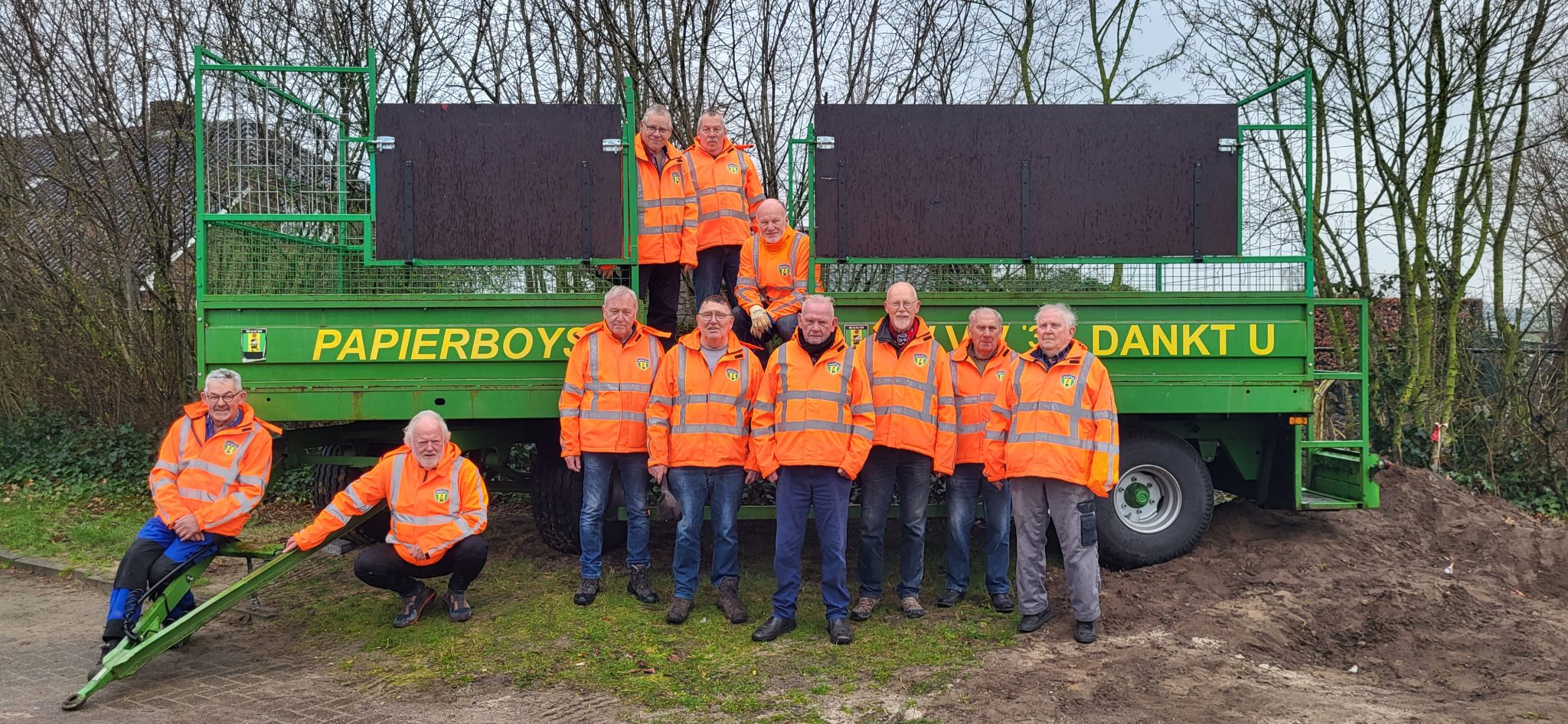 Oud papier bedrijven naar de dinsdag